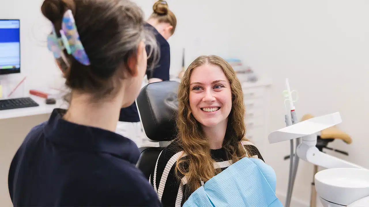 Wisdom Teeth Removal – Fast & Safe Treatment at Dentalklinikken Illustration of wisdom tooth removal