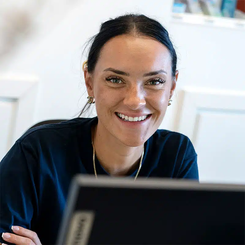 Dentalklinikken tilbyder tandbehandling med et smil på læben