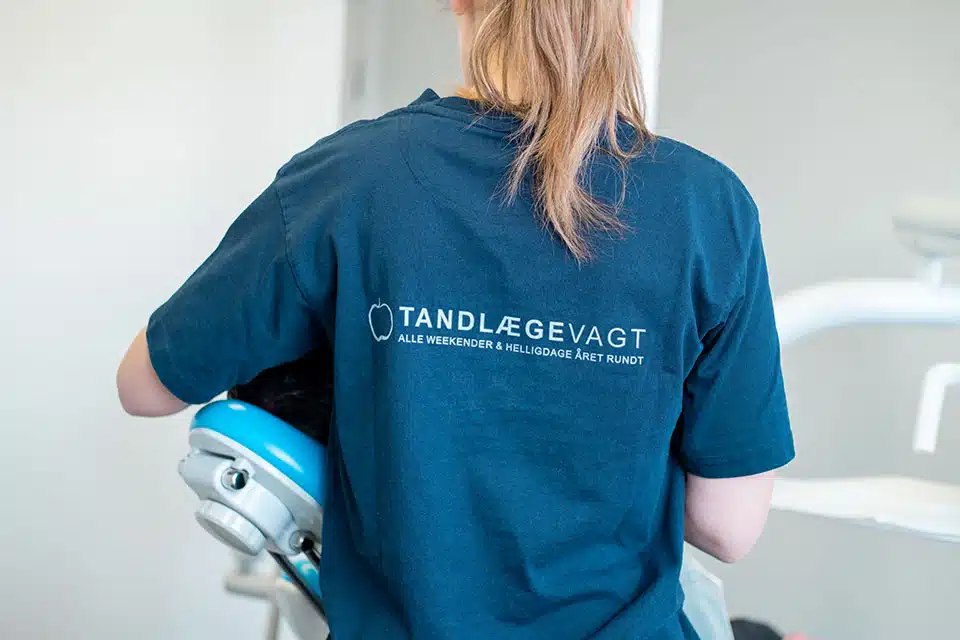 Patient modtager tandlægehjælp i weekenden hos vores tandlægevagt i København