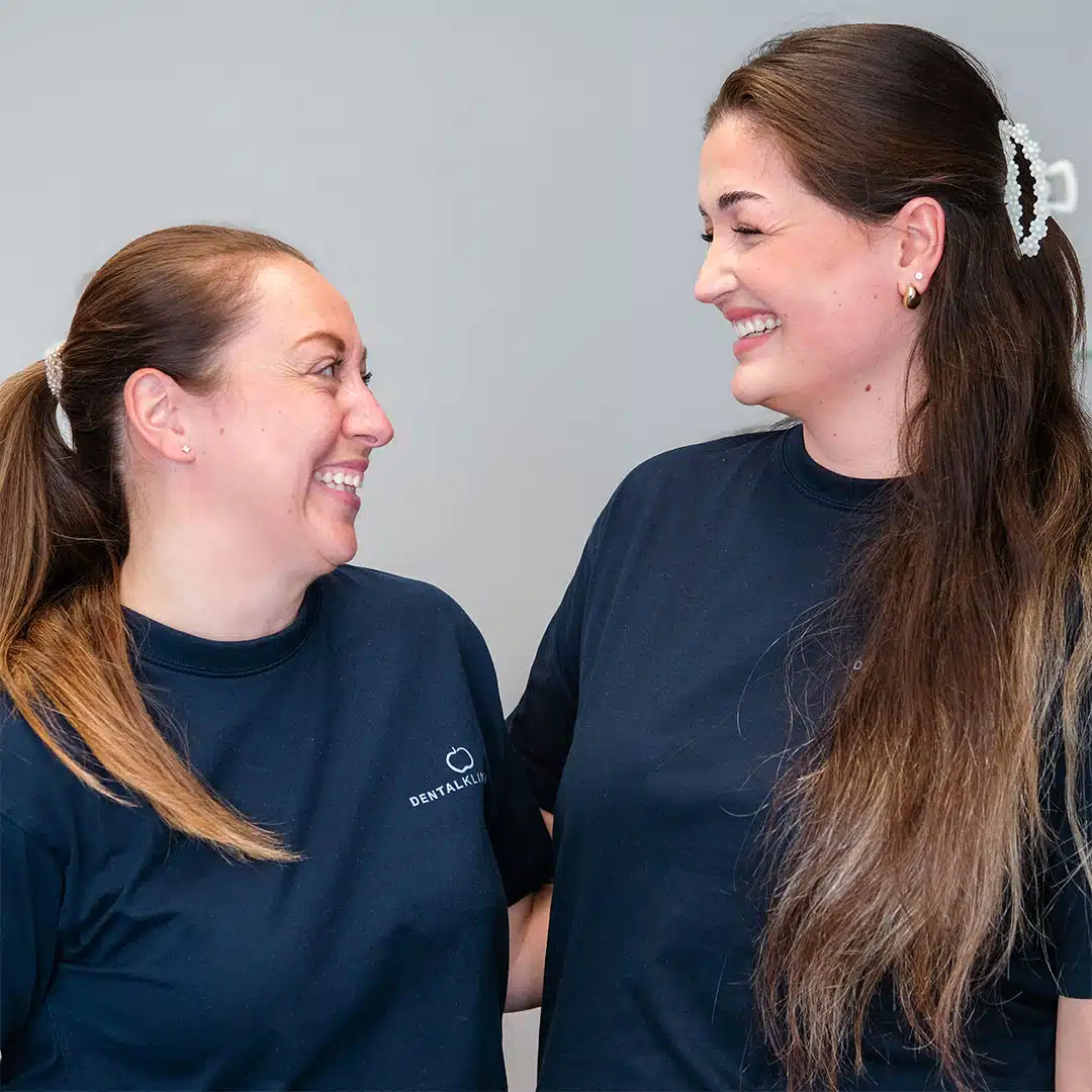 Patient får tandblegning hos tandlæge i Husum