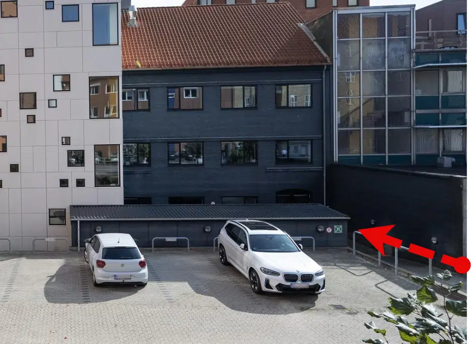 Hovedindgangen til Dentalklinikken i Odense ved Odeons Kvarter 18