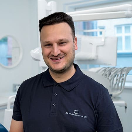 Fadi, tandlæge og klinikchef hos Dentalklinikken Amager